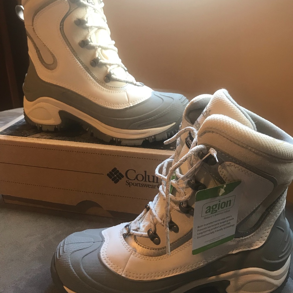 Columbia snow boots new in box 8/8.5